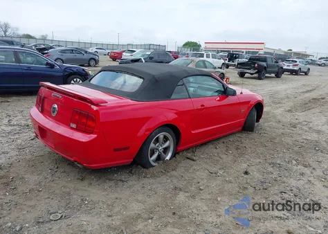 2005 Ford Mustang Gt z USA, uszkodzony, nr VIN 1ZVHT85H655259073